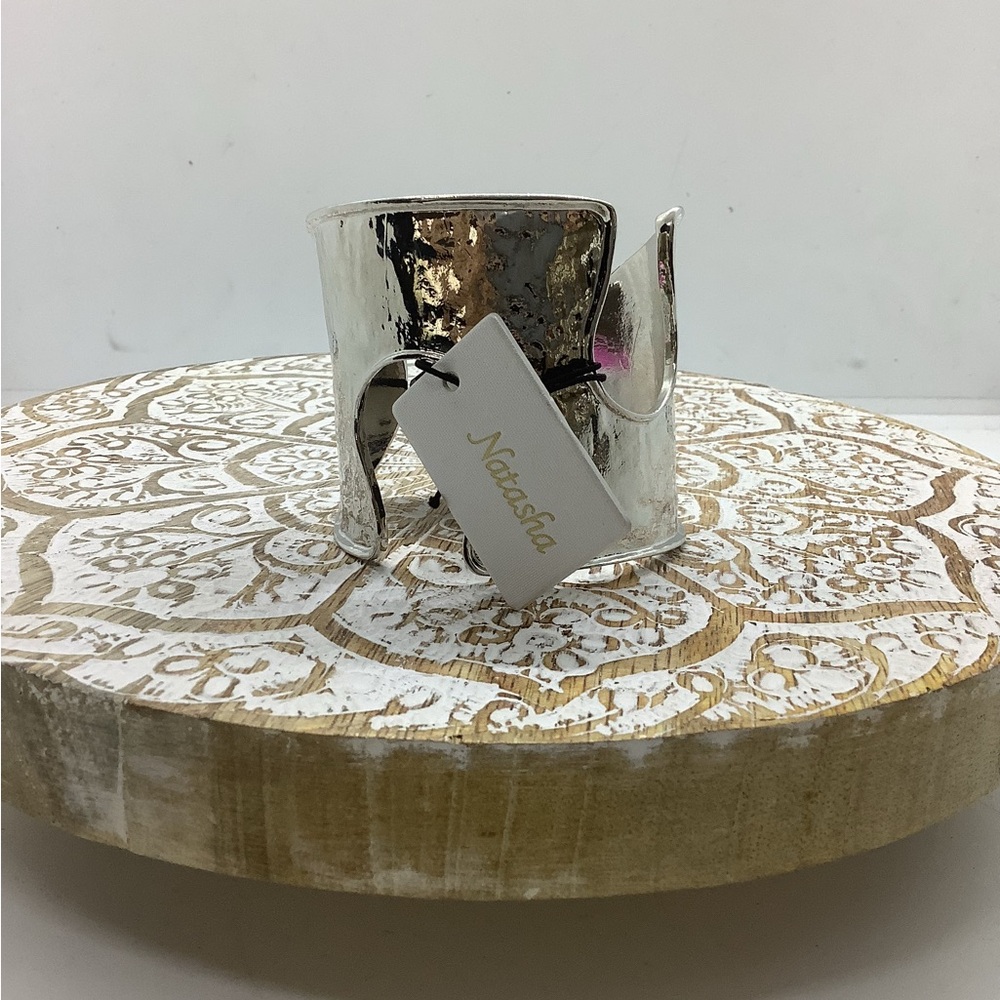 Natasha bracelet hammered NWT